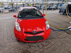 Rot Gebraucht 2011 Toyota Yaris Life Kleinwagen | 5.000 € (Fairer Preis)