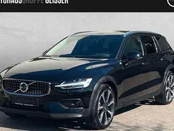 Schwarz Gebraucht 2023 Volvo V60 CC Ultimate Kombi | 44.750 € (Etwas zu teuer)