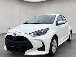 Weiß Gebraucht 2022 Toyota Yaris Hybrid Business Edition Limousine | 17.890 € (Fairer Preis)