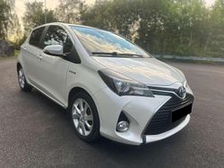 Weiß Gebraucht 2016 Toyota Yaris Hybrid Style Limousine | 11.550 € (Etwas zu teuer)