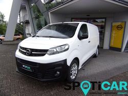 Weiss Gebraucht 2022 Opel Vivaro Elegance Van | 25.349 € (Etwas zu teuer)