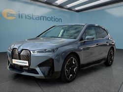 Grau Gebraucht 2023 BMW iX SUV | 73.699 € (Teuer)