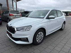 Weiß Gebraucht 2024 Skoda Fabia Selection Limousine | 15.790 € (Guter Preis)