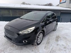 Schwarz Gebraucht 2017 Ford S-MAX Titanium Van / Kleinbus | 11.300 € (Fairer Preis)