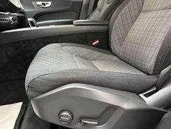 Schwarz metallic Gebraucht 2022 Volvo XC60 Momentum SUV | 29.820 € (Fairer Preis)