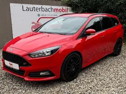 Rot Gebraucht 2015 Ford Focus ST Kombi | 12.790 € (Guter Preis)