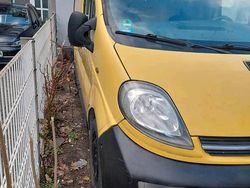 Gelb Gebraucht 2006 Opel Vivaro Van | 1.800 €