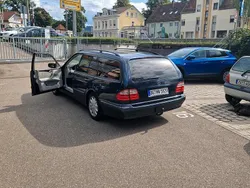 Blau Gebraucht 1999 Mercedes E320 Kombi | 3.700 € (Teuer)