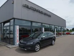 Schwarz Gebraucht 2015 Skoda Octavia Scout Kombi | 14.890 € (Fairer Preis)
