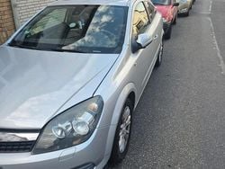 Silber Gebraucht 2009 Opel Astra GTC Kleinwagen | 2.000 € (Superpreis)