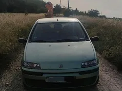 Grün Gebraucht 2000 Fiat Punto Kleinwagen | 500 €