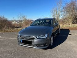 Grau Gebraucht 2016 Audi A3 Sportback Attraction Kleinwagen | 13.100 € (Fairer Preis)