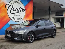 Grau Gebraucht 2024 Ford Focus ST-Line X Limousine | 24.350 € (Fairer Preis)