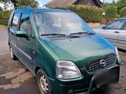 Grün Gebraucht 2001 Opel Agila Limousine | 1.400 €