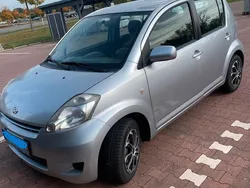 Silber Gebraucht 2008 Daihatsu Sirion Kleinwagen | 2.500 € (Fairer Preis)