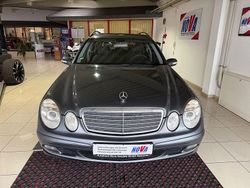 Grau Gebraucht 2004 Mercedes E220 Classic Limousine | 2.490 € (Fairer Preis)