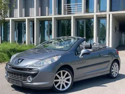 Grau Gebraucht 2007 Peugeot 207 CC Platinum Cabrio | 3.499 € (Etwas zu teuer)