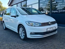 Weiß Gebraucht 2019 VW Touran Highline Van / Kleinbus | 14.990 € (Superpreis)