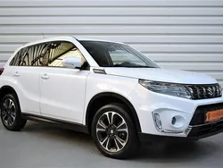 Weiß Gebraucht 2020 Suzuki Vitara SUV | 22.990 € (Etwas zu teuer)