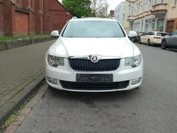 Weiß Gebraucht 2012 Skoda Superb Kombi | 3.800 € (Superpreis)