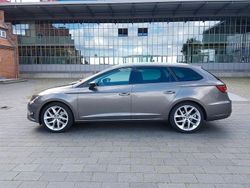 Grau Gebraucht 2015 Seat Leon ST FR Kombi | 10.900 € (Fairer Preis)