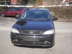 Schwarz metallic Gebraucht 2001 Opel Astra Selection Limousine | 3.500 €