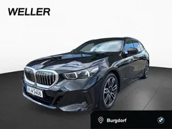 Black sapphire (schwarz) Gebraucht 2024 BMW 540 Comfort Edition Kombi | 67.350 €
