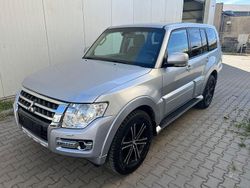 Silber Gebraucht 2016 Mitsubishi Pajero Diamant Edition SUV | 18.999 €