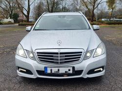 Silber Gebraucht 2010 Mercedes E250 Avantgarde Limousine | 3.100 €