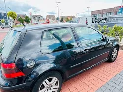 Schwarz Gebraucht 2002 VW Golf IV Limousine | 800 €