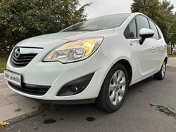 Weiß Gebraucht 2011 Opel Meriva Edition Van / Kleinbus | 3.999 € (Fairer Preis)