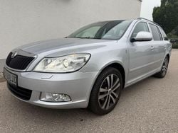 Stribrna brilliant/ brilliants Gebraucht 2012 Skoda Octavia Family Kombi | 6.990 € (Guter Preis)