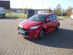 Rot metallic Neu 2025 Toyota Yaris Hybrid Team Kleinwagen | 24.700 € (Fairer Preis)
