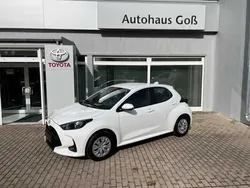 Weiß Gebraucht 2023 Toyota Yaris Comfort Kleinwagen | 19.990 € (Teuer)