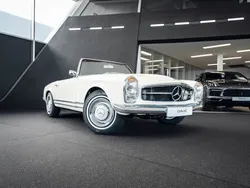 Altweiß uni Gebraucht 1966 Mercedes 230 Cabrio | 79.230 €