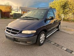 Blau Gebraucht 1998 Chrysler Voyager Van / Kleinbus | 1.000 €