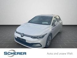 Oryxweiß perlmutteffekt (metallic) Gebraucht 2022 VW Golf VIII Style Limousine | 25.550 € (Guter Preis)