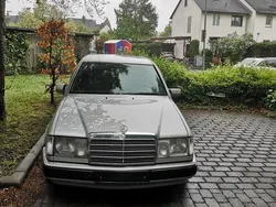 Silber Gebraucht 1992 Mercedes E250 Limousine | 5.300 €