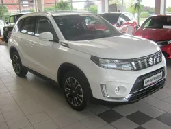 Weiß Gebraucht 2023 Suzuki Vitara Comfort+ SUV | 23.690 € (Fairer Preis)