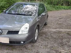 Grau Gebraucht 2006 Renault Vel Satis Kleinwagen | 2.100 €