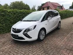 Weiß Gebraucht 2015 Opel Zafira Tourer Van / Kleinbus | 9.350 € (Fairer Preis)