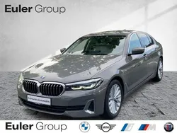 Grau Gebraucht 2022 BMW 520 Limousine | 35.899 € (Guter Preis)