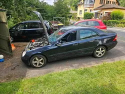 Blau Gebraucht 2000 Mercedes C180 Limousine | 2.600 €