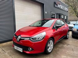 Rot Gebraucht 2013 Renault Clio IV Dynamique Limousine | 5.590 € (Fairer Preis)