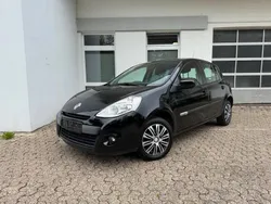 Schwarz Gebraucht 2013 Renault Clio III Collection Kleinwagen | 5.680 € (Etwas zu teuer)
