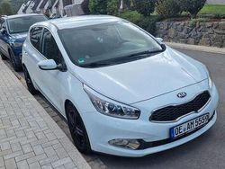 Weiß Gebraucht 2014 Kia Ceed Vision Limousine | 8.700 € (Fairer Preis)