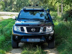 Schwarz Gebraucht 2011 Nissan Navara Abholung | 14.500 € (Teuer)