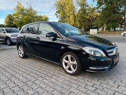 Schwarz Gebraucht 2013 Mercedes B180 Edition 1 Van / Kleinbus | 8.950 € (Fairer Preis)
