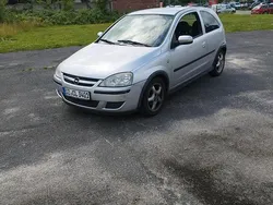 Silber Gebraucht 2006 Opel Corsa Kleinwagen | 600 € (Etwas zu teuer)