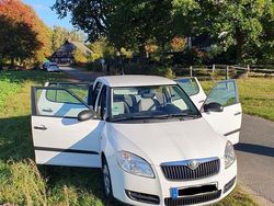 Weiß Gebraucht 2009 Skoda Fabia Kleinwagen | 3.800 € (Etwas zu teuer)